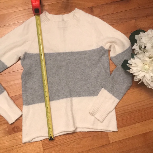 ❤️BASS: White & Gray Coziest Sweater Ever! - Picture 2 of 8